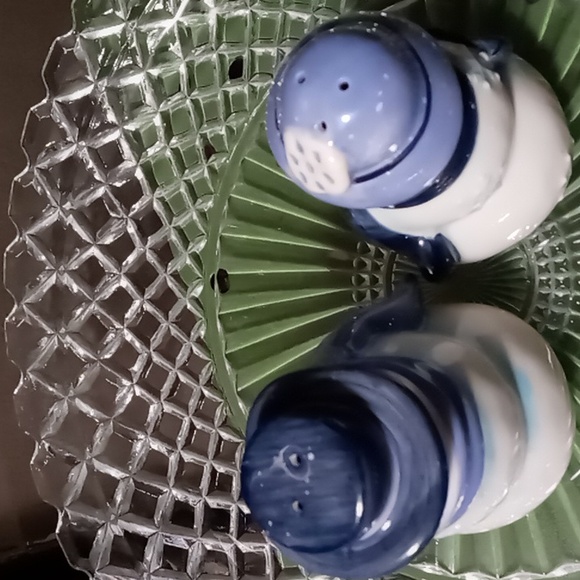 Target Holiday 07 Winterfrost Snowmen and Snow Woman Salt and Pepper Shakers. - Picture 3 of 5